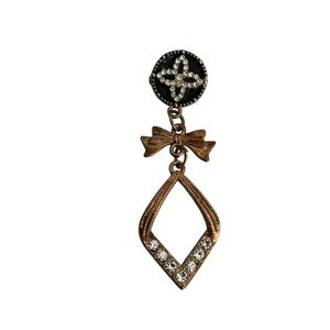 Antique pin brooch gold tone black clover snapped and bow accent
